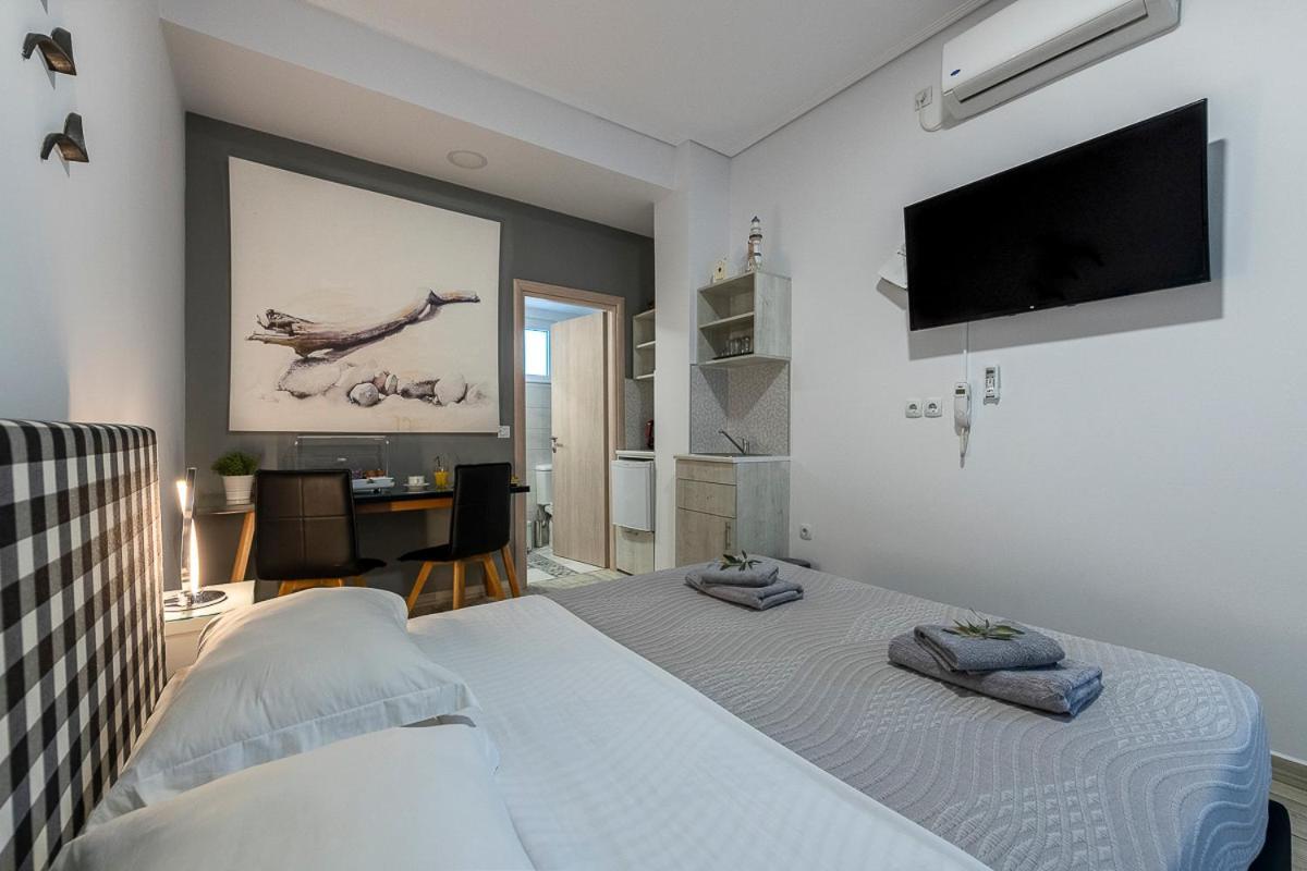 Comfort Athens Airport - Free Shuttle From And To The Airport 3*