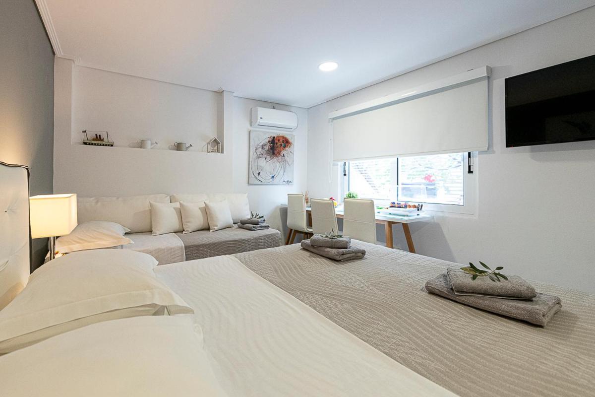 Comfort Athens Airport - Free Shuttle From And To The Airport 3*